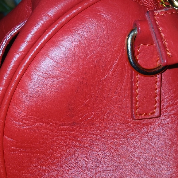 Stylish Red Leather Shoulder Bag - Picture 7 of 8